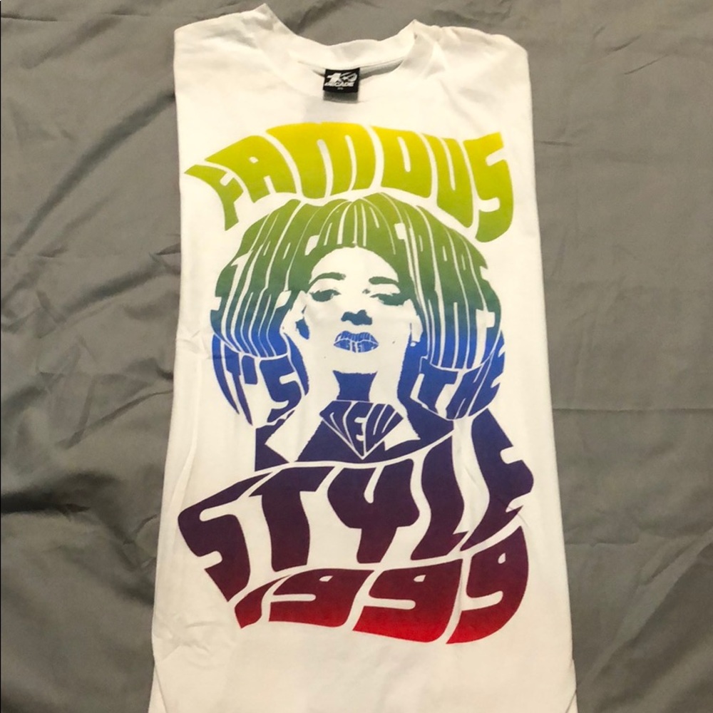 1999 “RARE”Famous Stars and Straps COLLECTIBLE Tee